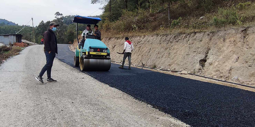 चरिकोट–देउराली सडक कालोपत्र अन्तिम चरणमा